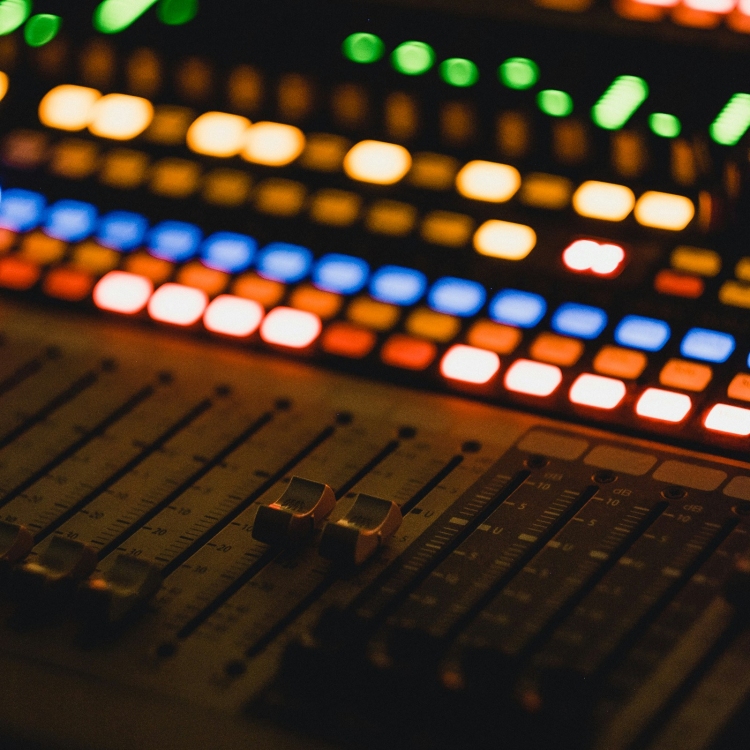 Audio mixing table